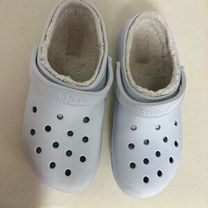 Crocs Pastel Blue and White Fleece-Lined Clogs size M 9 / W 11 Unisex